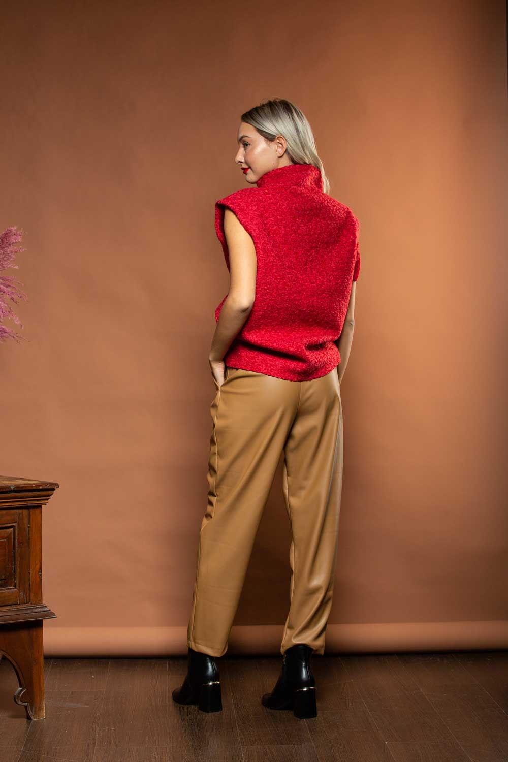 SLEEVELESS KNIT SWEATER RED